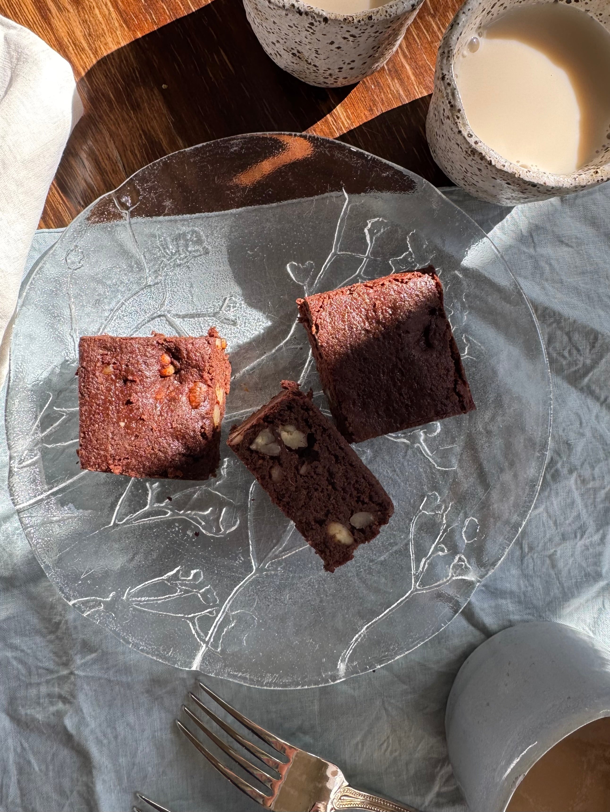 yomo gluten free blue sky brownie, low carb brownie with pecan pieces, keto brownie, wholefood brownie, no added sugar brownie